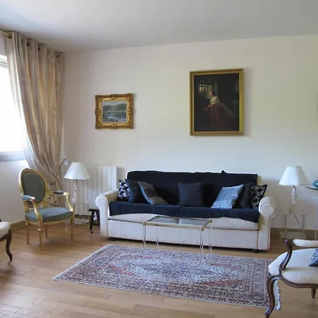 Chic Paris Apartment With Local Vibe And Metro Access Paříž