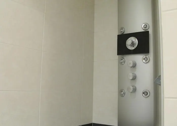 Chic With Local Vibe And Metro Access شقة *