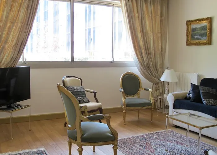 아파트 Chic With Local Vibe And Metro Access *