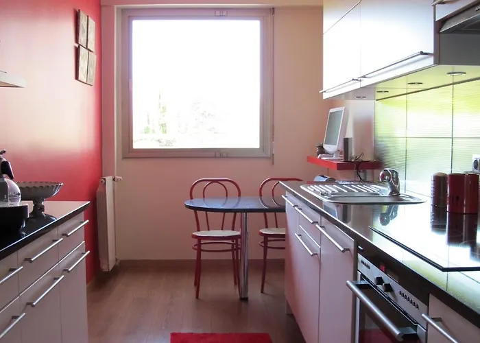 Chic With Local Vibe And Metro Access شقة *