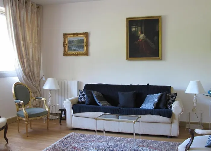 Chic With Local Vibe And Metro Access باريس