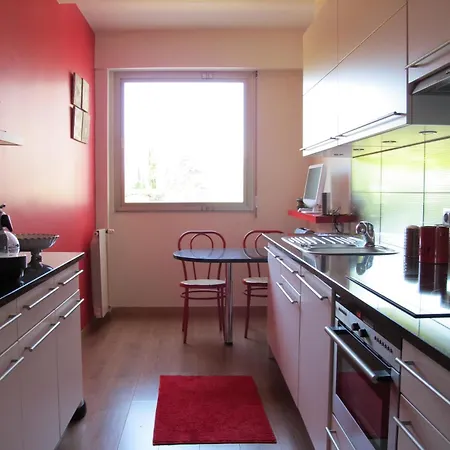Chic With Local Vibe And Metro Access Apartmán *